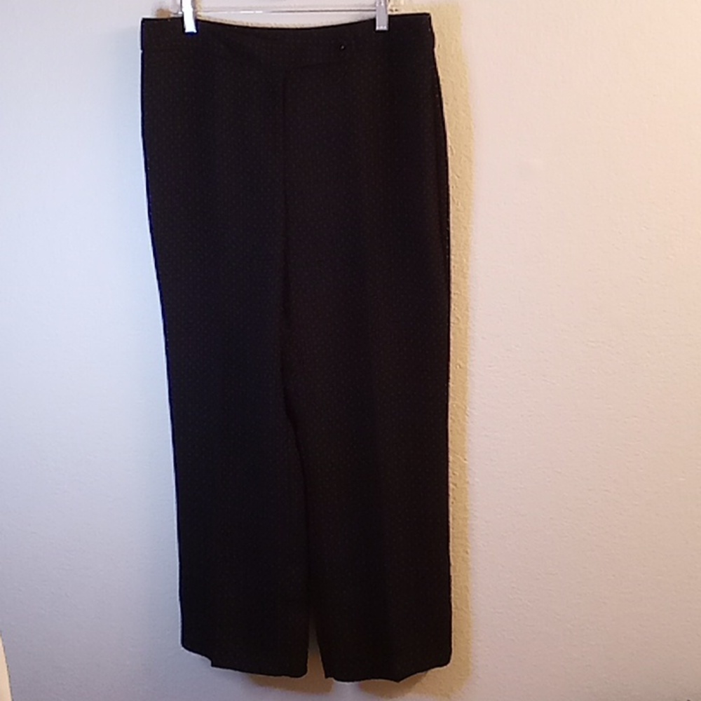 NEW SAG HARBOR Size 16P petite black-very tiny dots white-peach colors (B7)  WP
